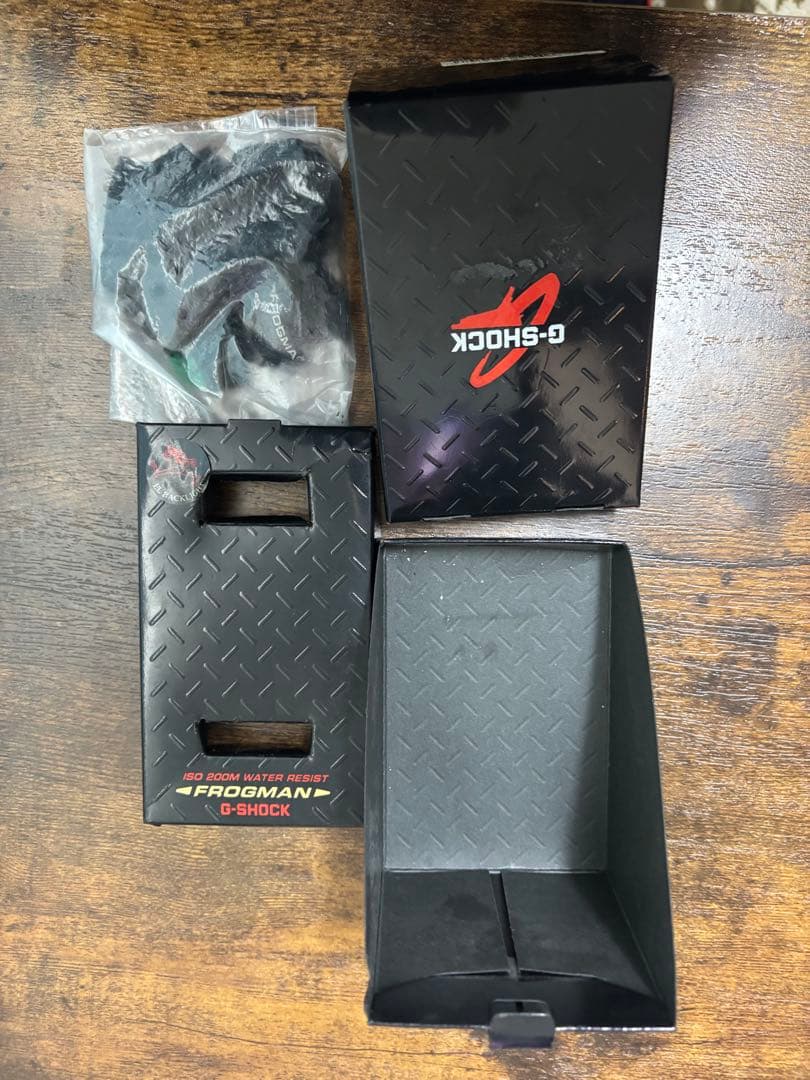 ミ*ー様 G-SHOCK カシオ　メンインブラック　2 dw 8200フロッグマ