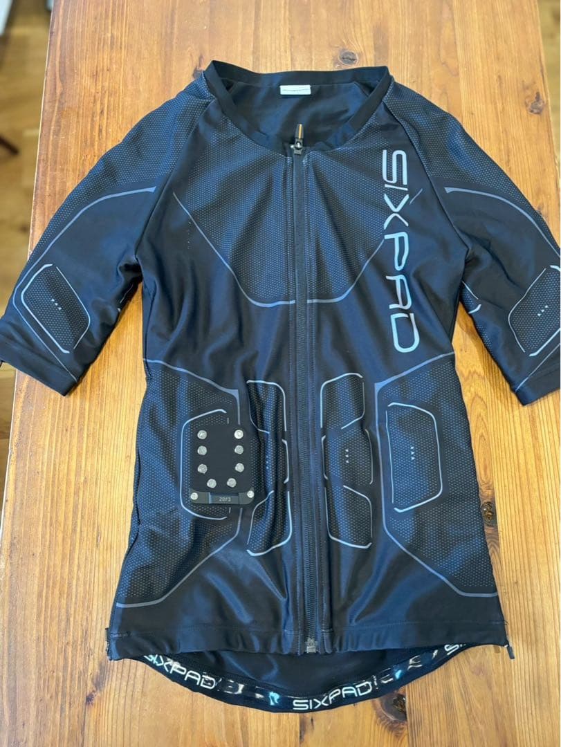 SIXPAD EMS パワースーツ　トップ＆ボトム セット レディースMサイズ