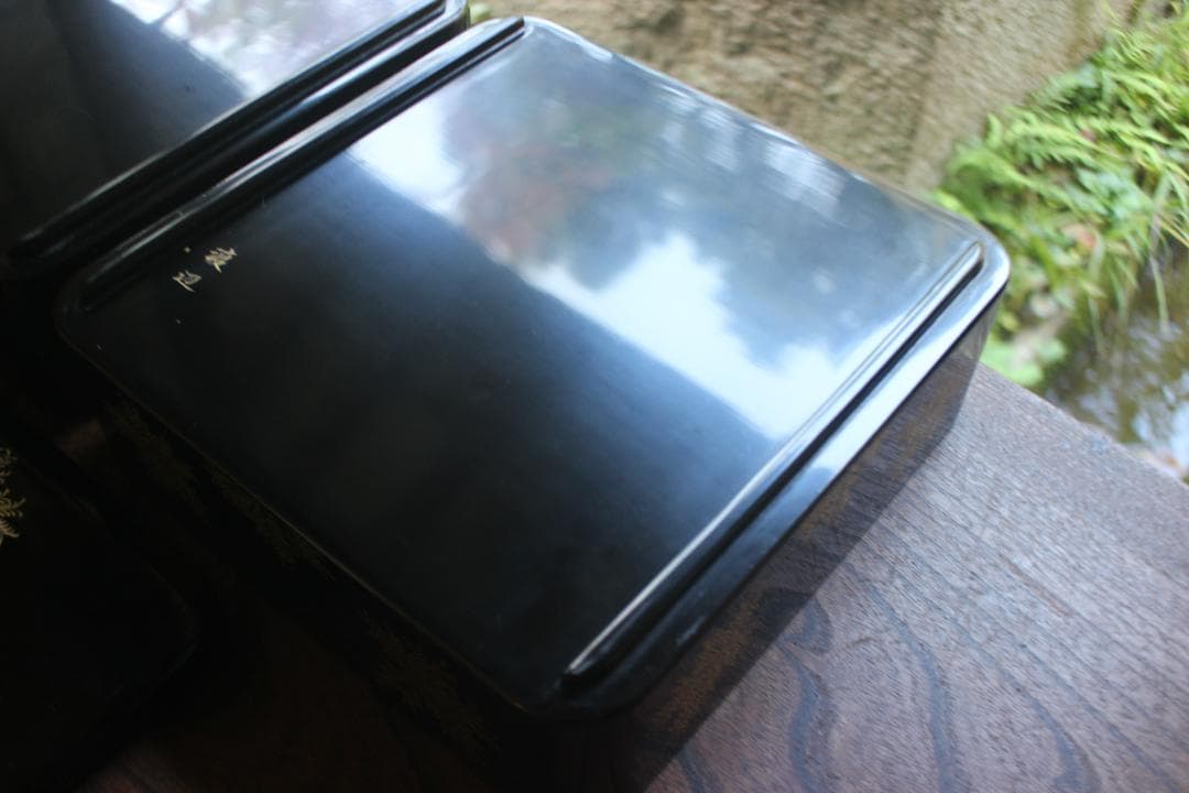 デッドストック！端正な内朱黒漆に優美なシノブ沈金の映える輪島塗二段重重箱お重