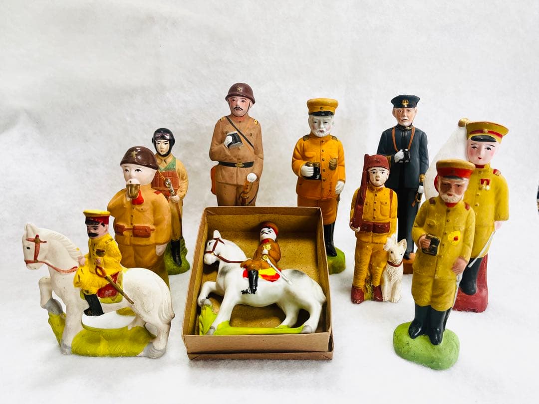 【兵隊さんの土人形（昭和初期・約100年前）】
