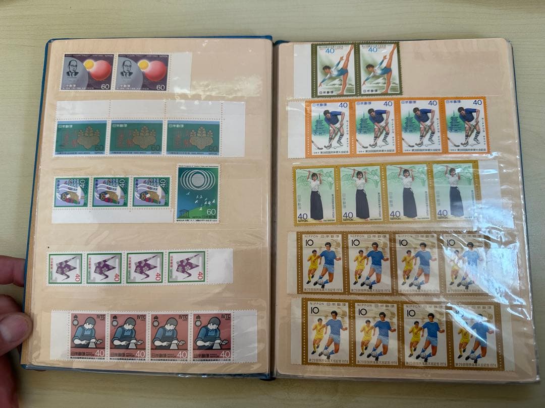 昭和記念切手アルバム 日本切手 未使用多数 ブロック連刷　蒸気機関車・美人画ほか