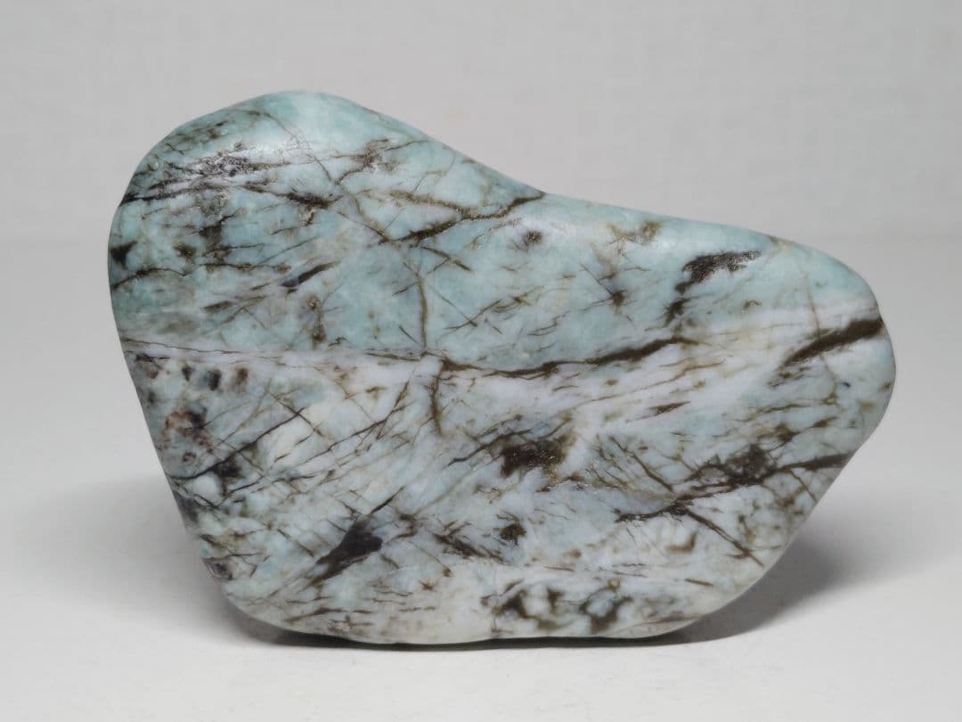 水色 311g 翡翠 ヒスイ 原石 鑑賞石 自然石 誕生石 鉱物 鉱石 水石