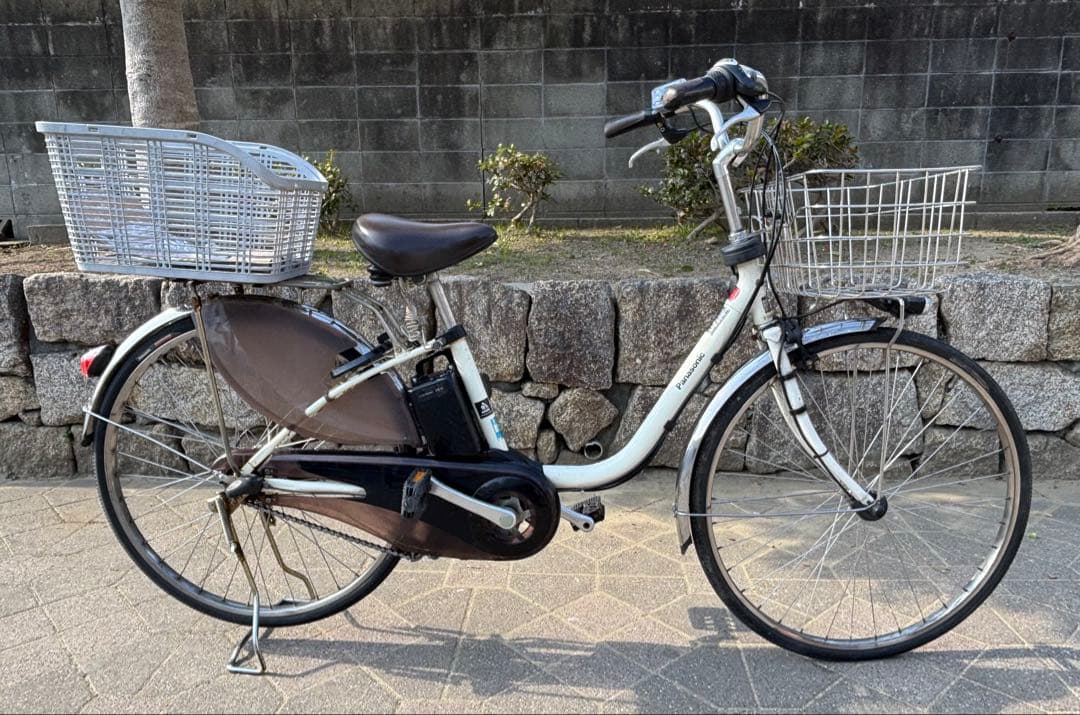 大阪　電動アシスト自転車　パナソニック　ホワイト26インチ　3段　16Ah