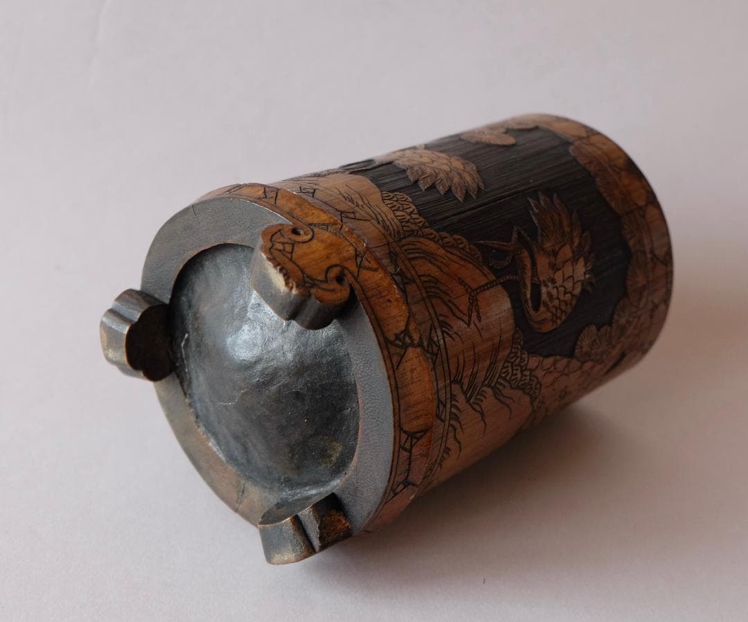 ☆李朝☆３足付/鶴・亀の模様の竹製の筆筒