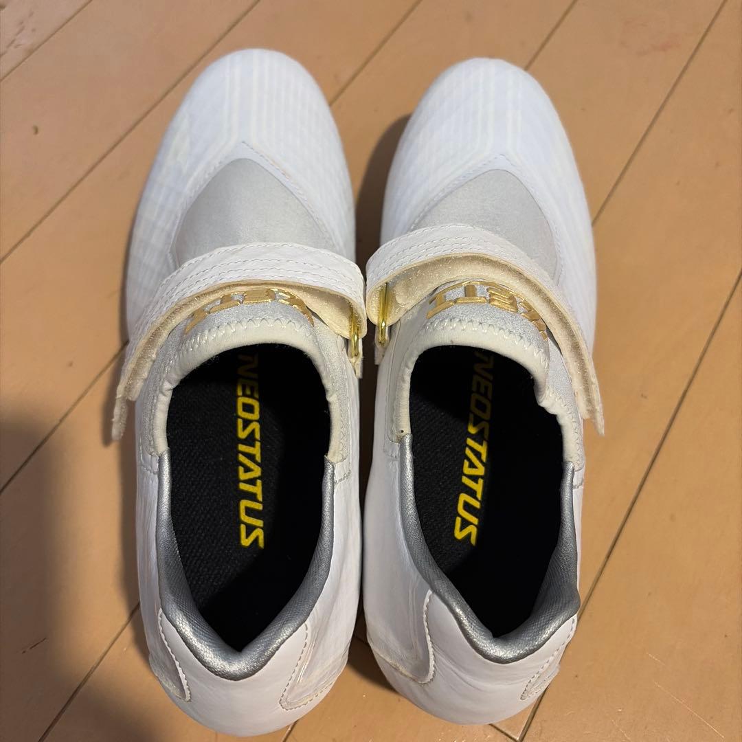 ZETTホワイト スパイクシューズ