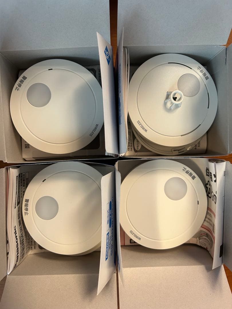 ワイヤレス煙感知器 3台、熱感知機1台