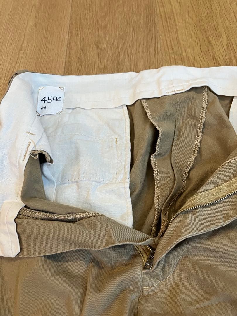 45r ベージュ チノパン