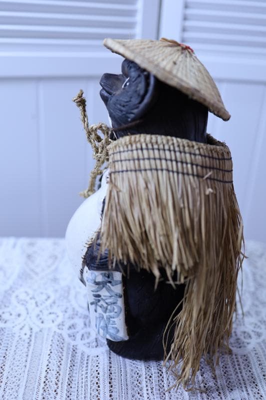 ◆信楽焼　狸さん　高さ約30㎝ ◆笠・嚢・藁草履を下げた珍しい狸　置物　陶器