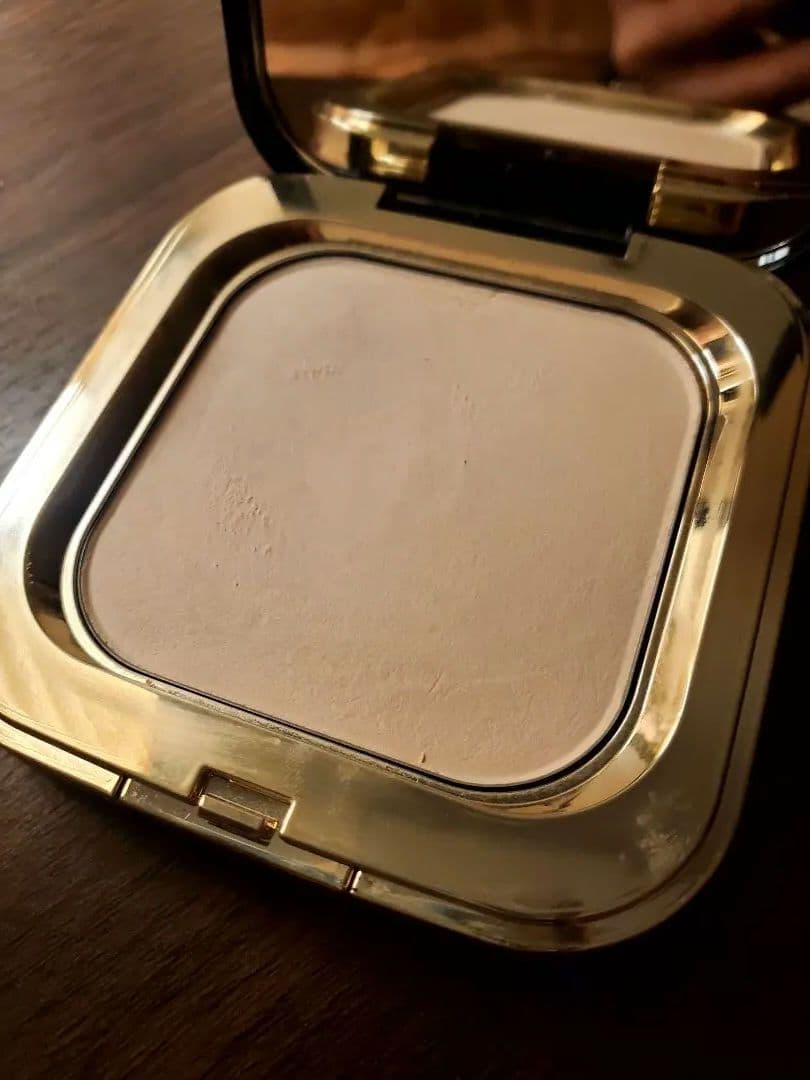 【美品】クレ・ド・ポー ボーテ プードルコンパクトエサンシエルｎ