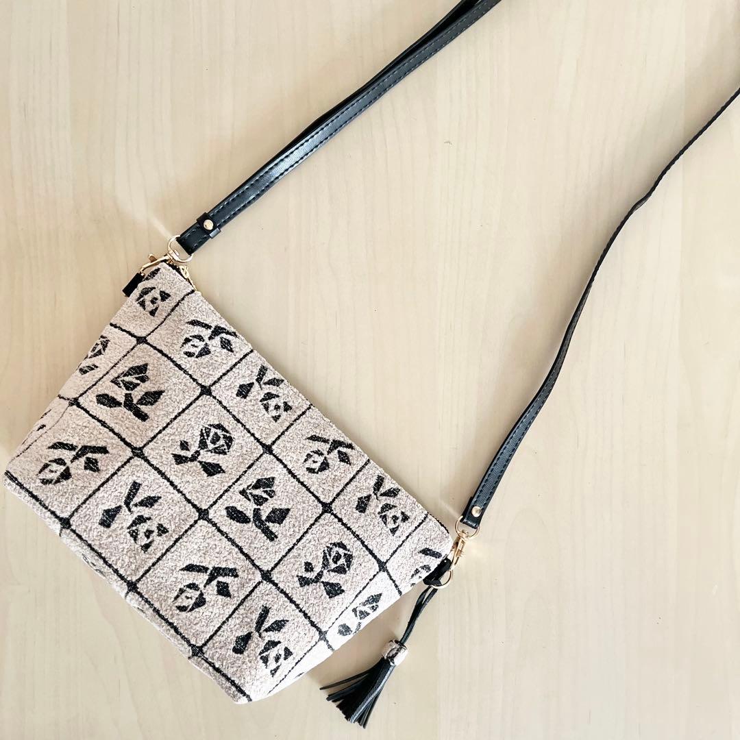 Lulu small beigeショルダーバッグMB510-091