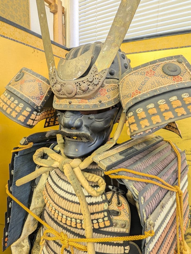 等身大 甲冑 鎧兜 鎧一式 甲冑 鎧櫃 鎧立付 面頰 赤糸大縅鎧 全高170cm