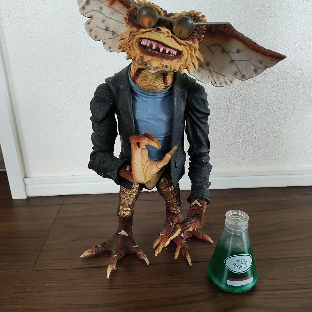 グレムリン フィギュア スーツ サングラス付き