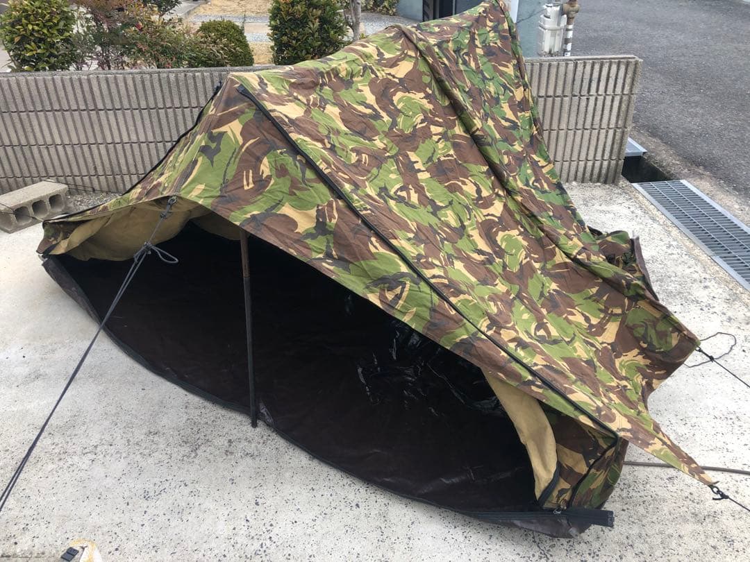 新品未使用　極上品です　オランダ軍　迷彩柄テント ポール・ペグ付き。