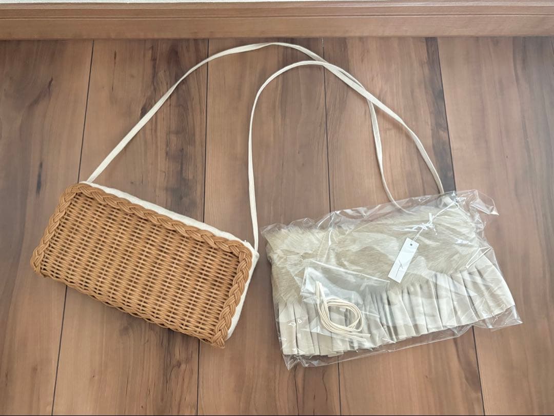 【未使用】fore ラタンポシェット　ファスナータイプ・フリル付き