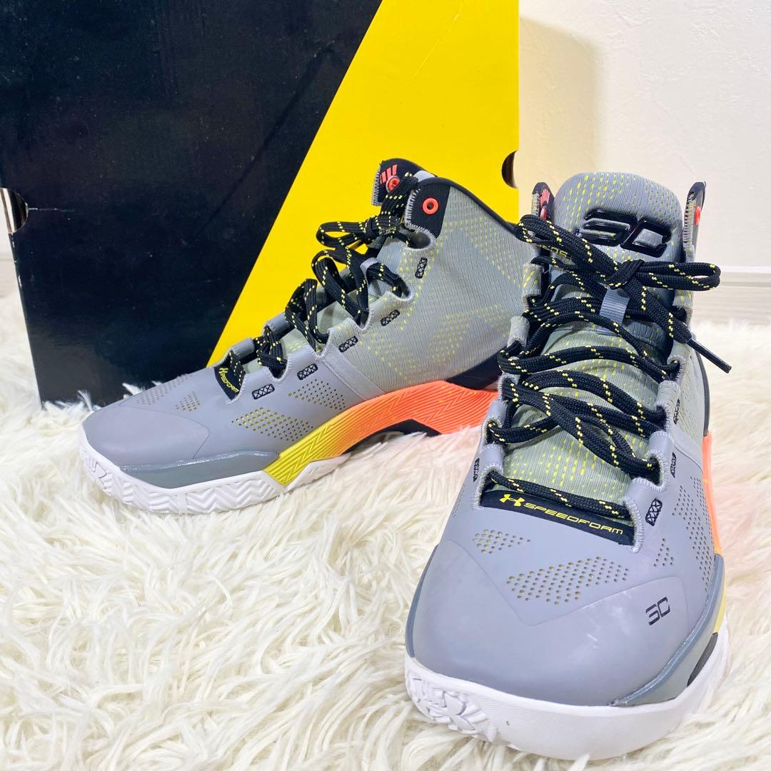 極美品　アンダーアーマー　バスケットシューズ　カリー　グレー　スニーカー　27㎝