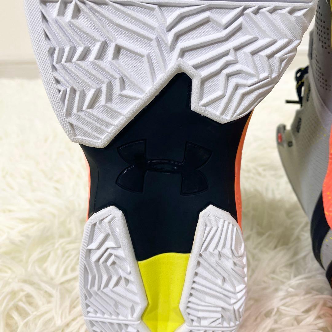 極美品　アンダーアーマー　バスケットシューズ　カリー　グレー　スニーカー　27㎝