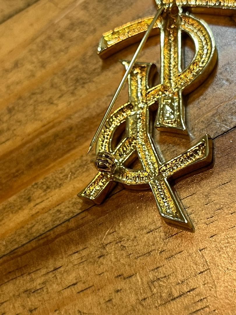 YSL　イヴサンローラン　ブローチ　ゴールド