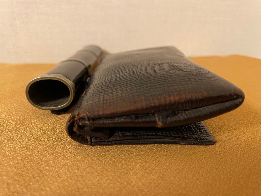 日本製アンティーク　キセル筒付き革製タバコ入れ