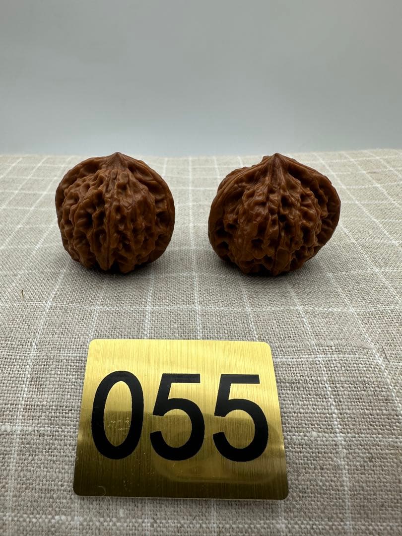 ☆天然☆ 伝統的な文玩核桃（ぶんがんくるみ）の逸品、三棱の手球ペア 35mm