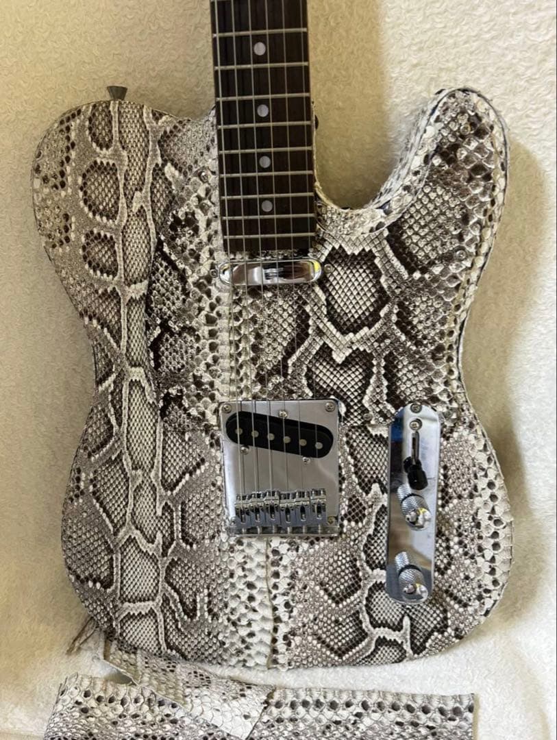 エレキギター テレキャスタータイプ　本物パイソン（ヘビ革）貼り込み