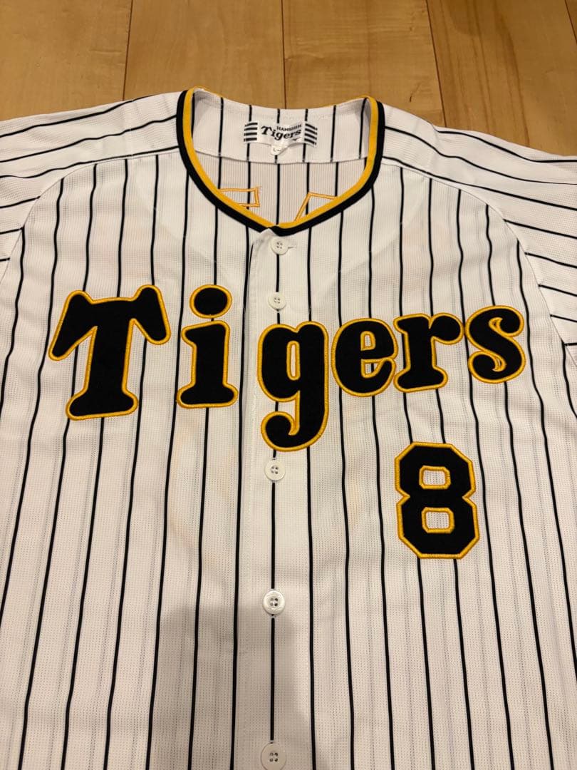 阪神タイガース　ユニフォーム Lサイズ 8番 佐藤輝明