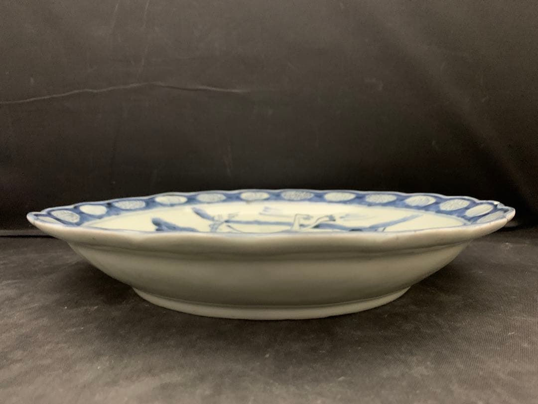 古伊万里　　鉄拐仙人染付図輪花皿　約直径27㎝