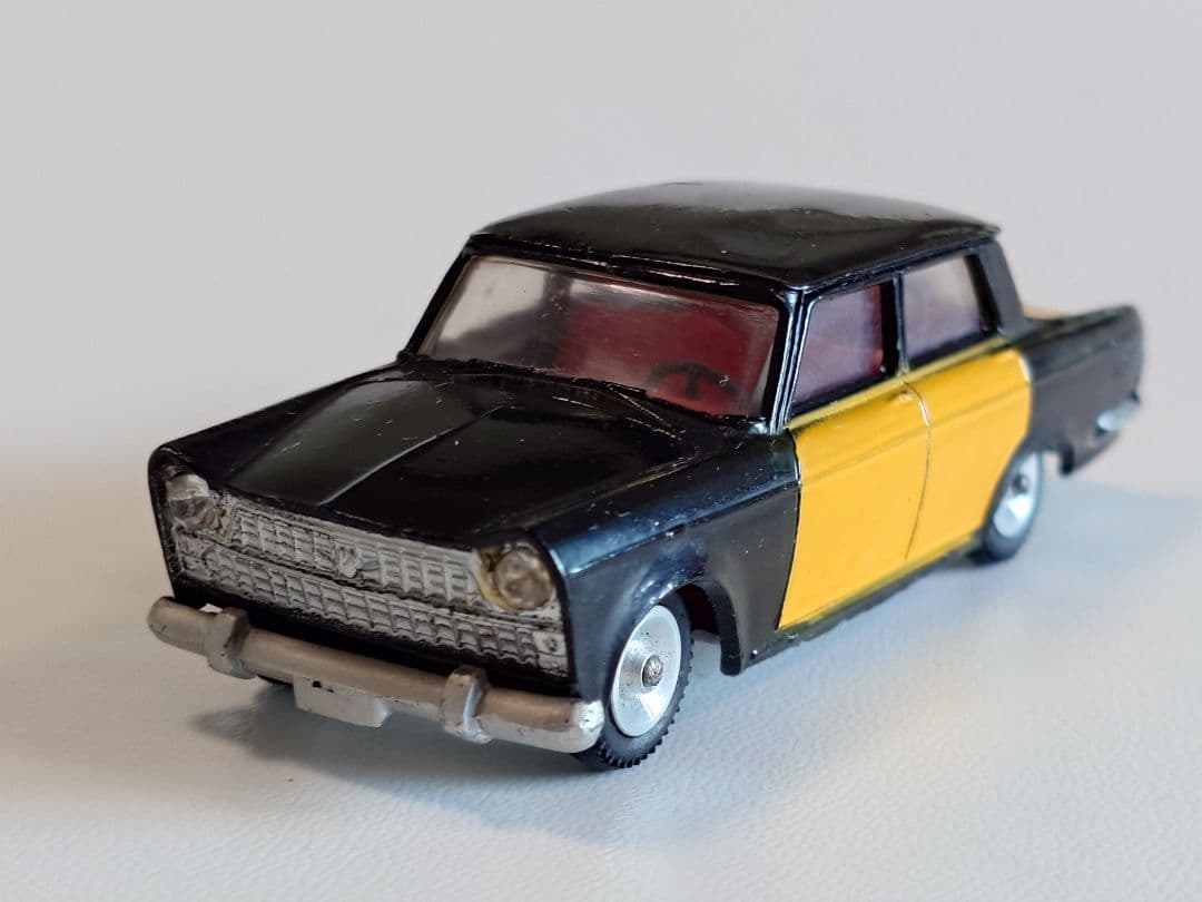 ミニカー Dalia Solido NO.8 SEAT 1500 NO.9 RENAULT