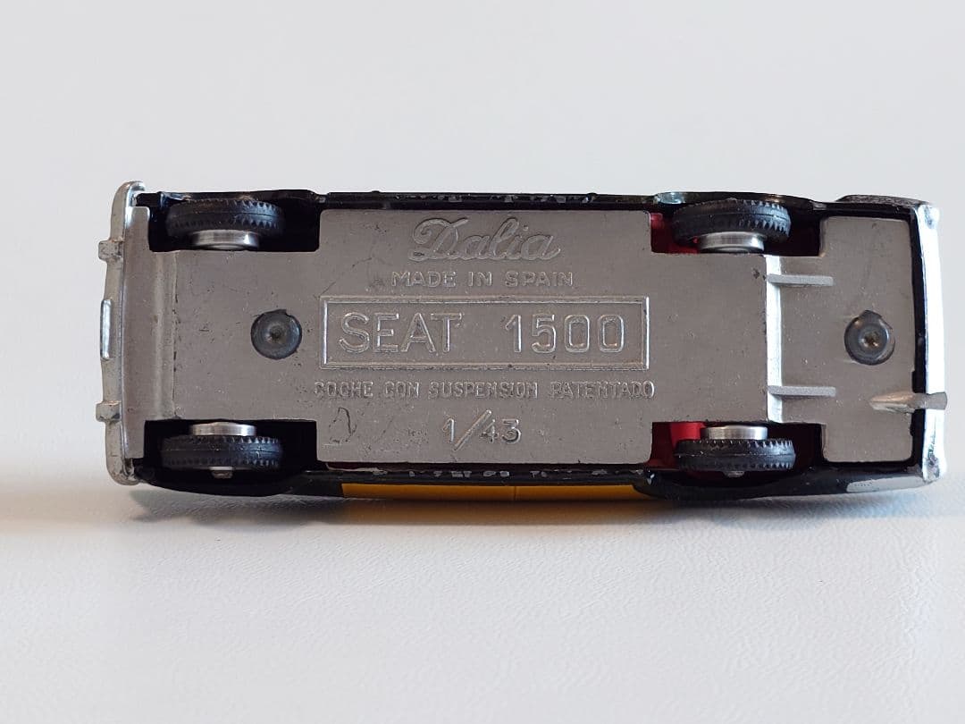 ミニカー Dalia Solido NO.8 SEAT 1500 NO.9 RENAULT