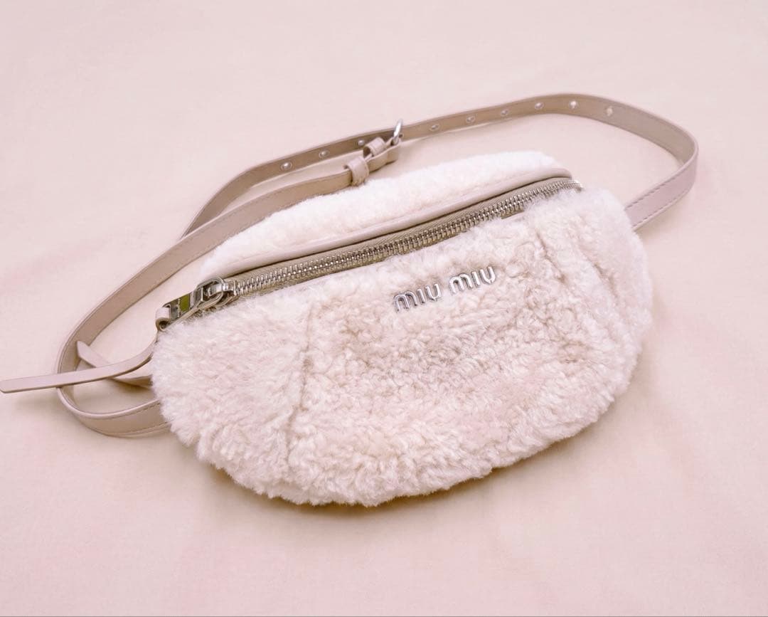 miu miu 2WAY ボディバッグ　ウエストポーチ　ファーバッグ