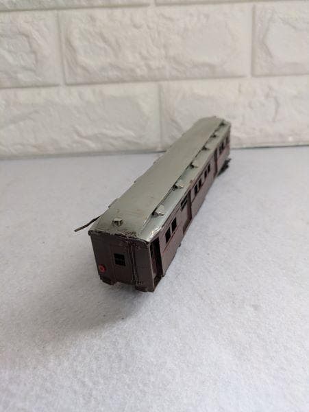 Y【ジャンク品】鉄道模型 スユニ30？ 赤ライン有り 部品取り 欠品あり S