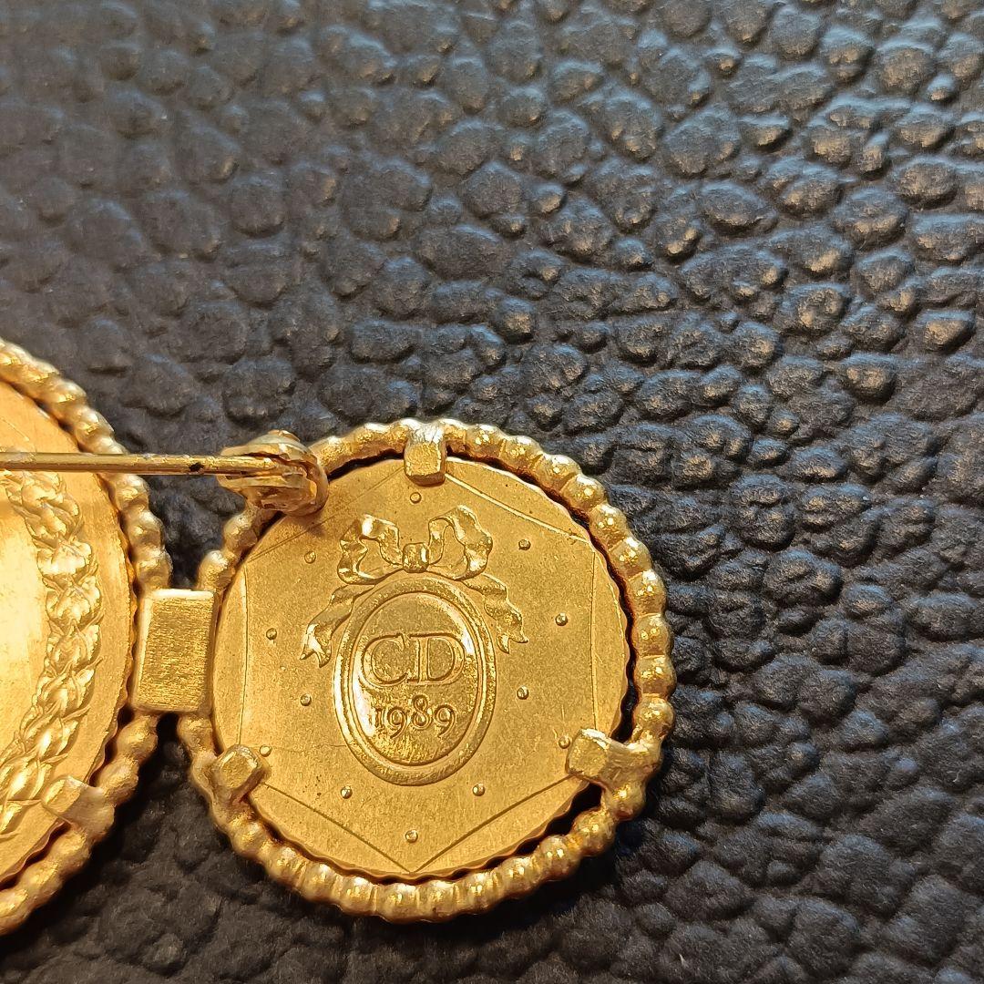 クリスチャンディオール　モチーフ　ブローチ　ゴールド