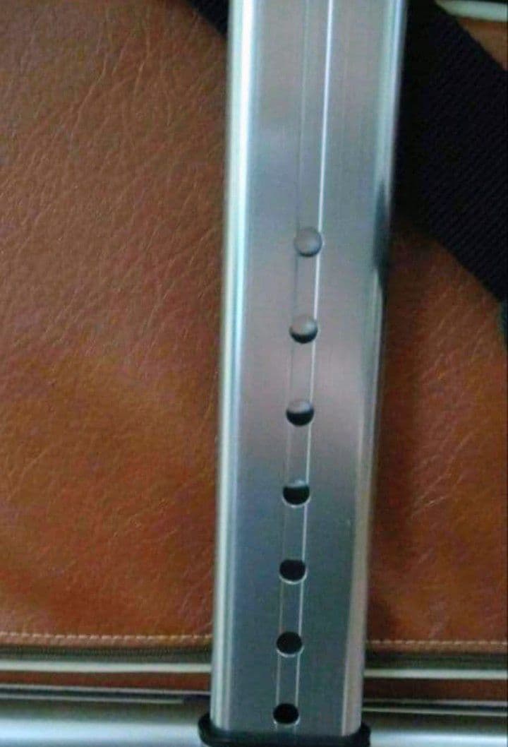 【美品】座位保持椅子　強化段ボールのテーブル＆工具 付き