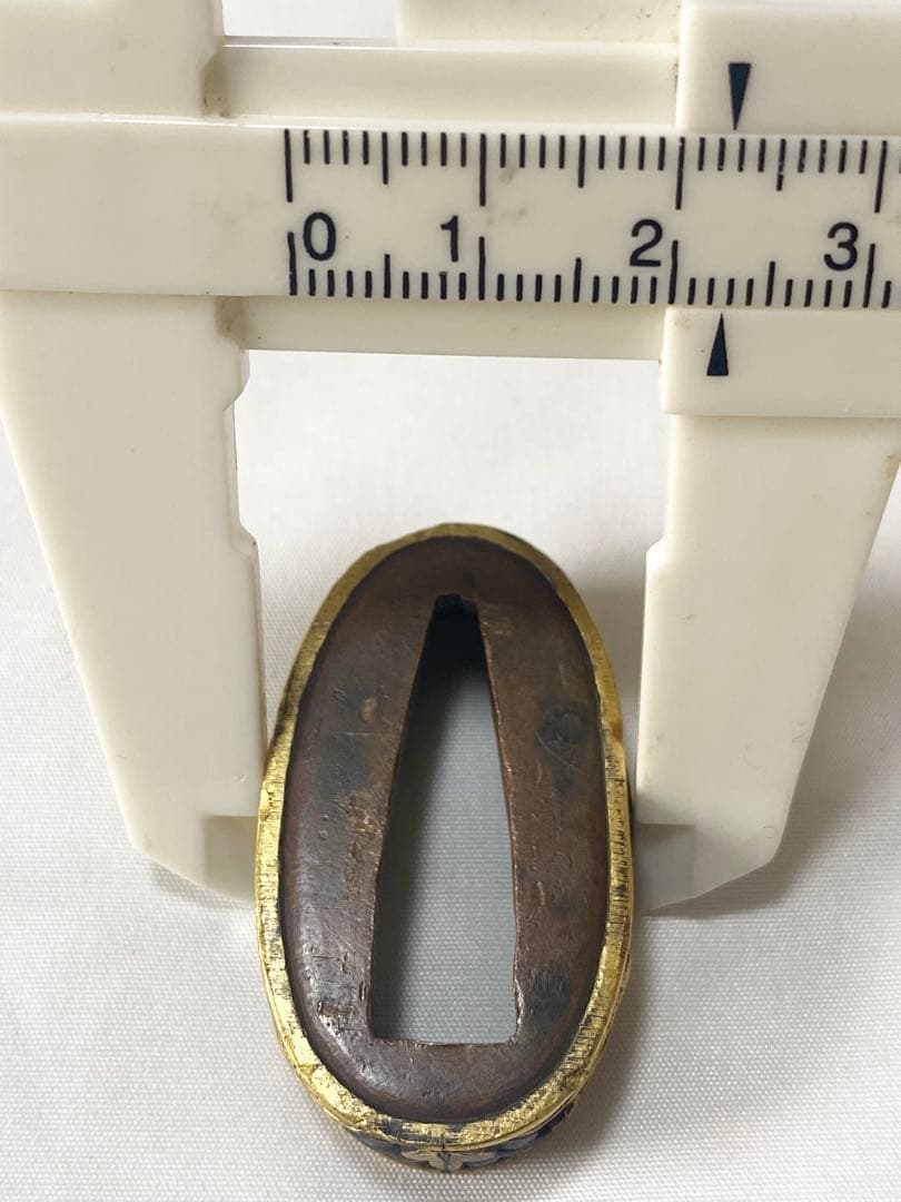 2T03 縁頭 柄頭 高彫り 金象嵌 金色絵 武具 刀装具 日本刀