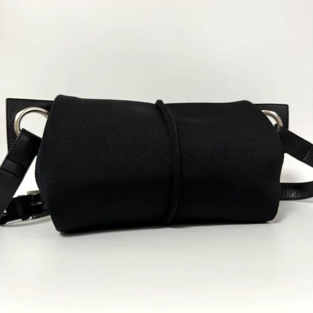 【24時間以内発送】カワカワ　ボディバッグ　WET ハトメ　ブラック