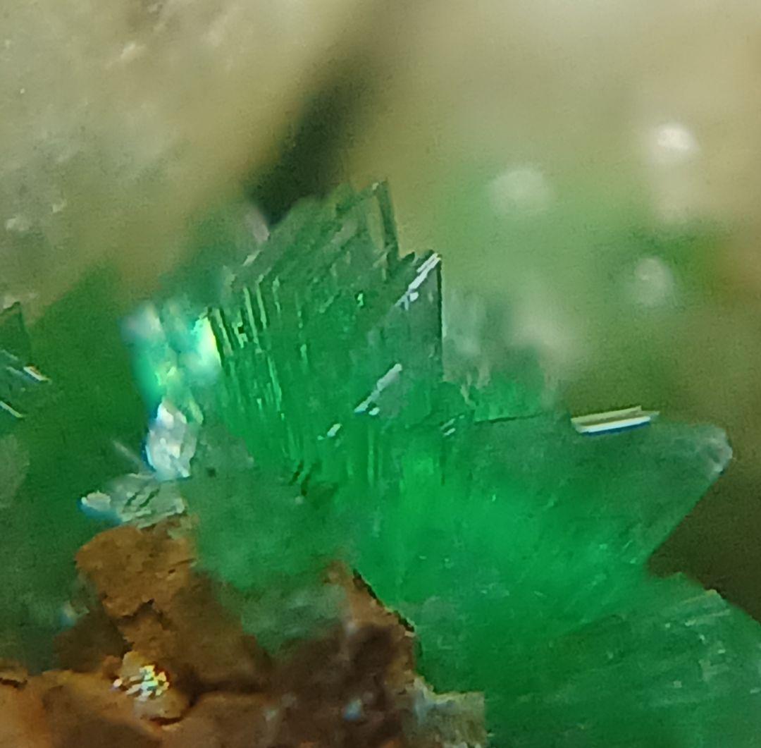 ニッケル華　原石　アナバーガイト　Annaberigite　カルサイト　鉱物標本