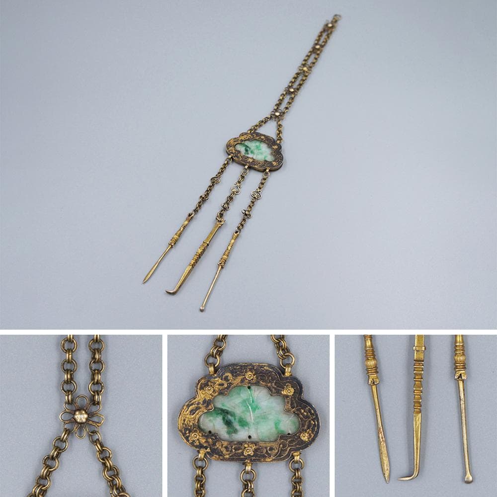 【銀】　★ 官品 銀鍍金嵌翡翠圧襟三件套 ★　清朝期　花卉 累糸文様　雅玩雑項