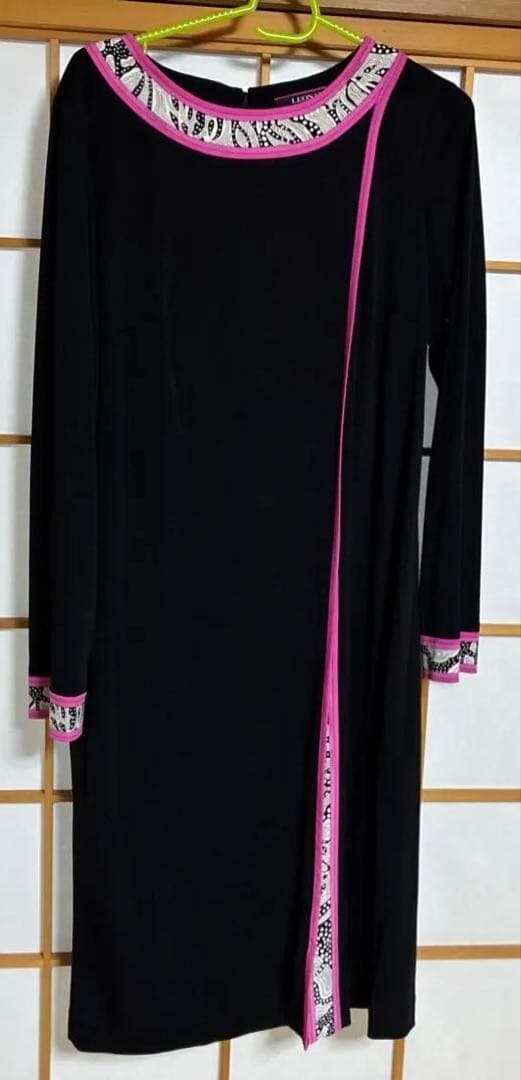 ブラック 長袖 ひざ丈ワンピース ピンクアクセント　　本日のみの28,000円‼️