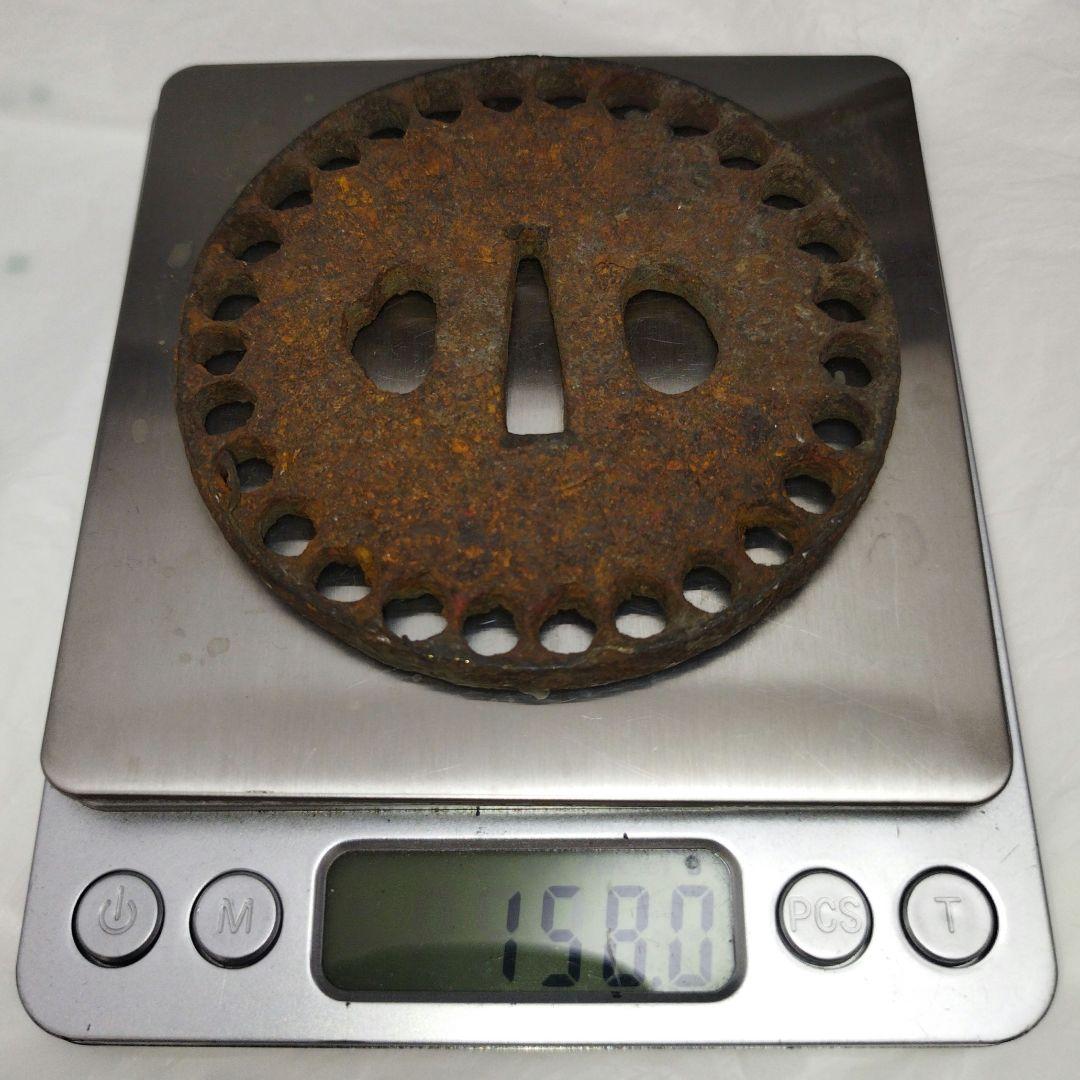 鉄製 鍔(つば) 丸型穴付き 無銘 丸形日本刀 アンティーク