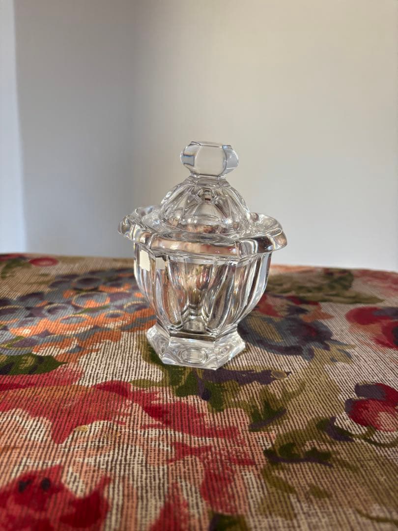 Baccaraクリスタルシュガーポット　六角形 蓋付き容器