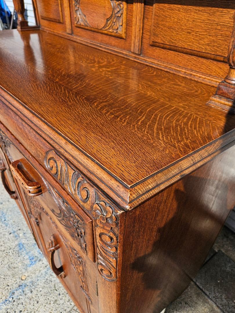 英国アンティーク オーク材のサイドボード バルボス装飾 バフェ 飾り棚 食器棚