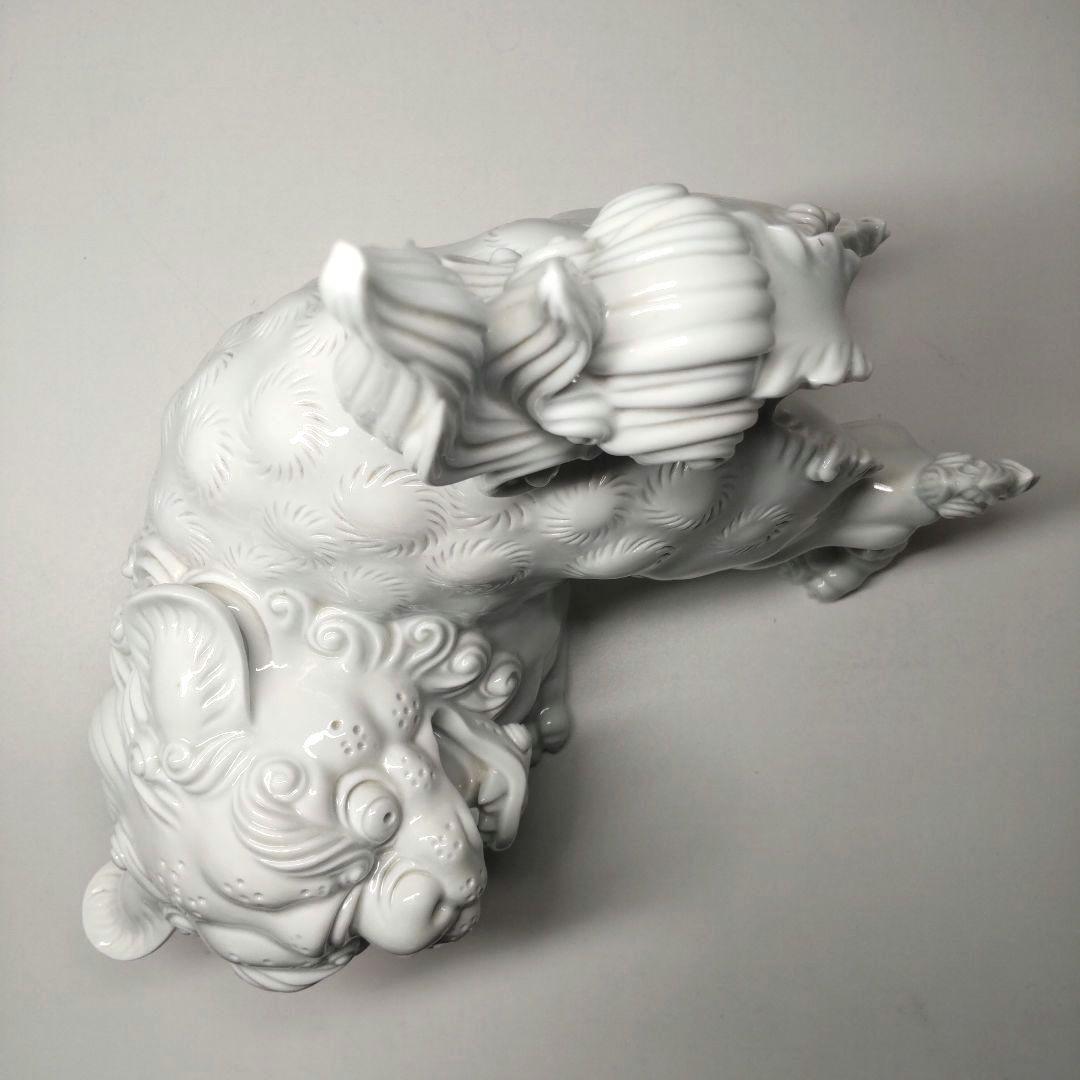 美品希少 酒井田柿右衛門 作 渦角福印 白磁獅子置物 床置 オブジェ