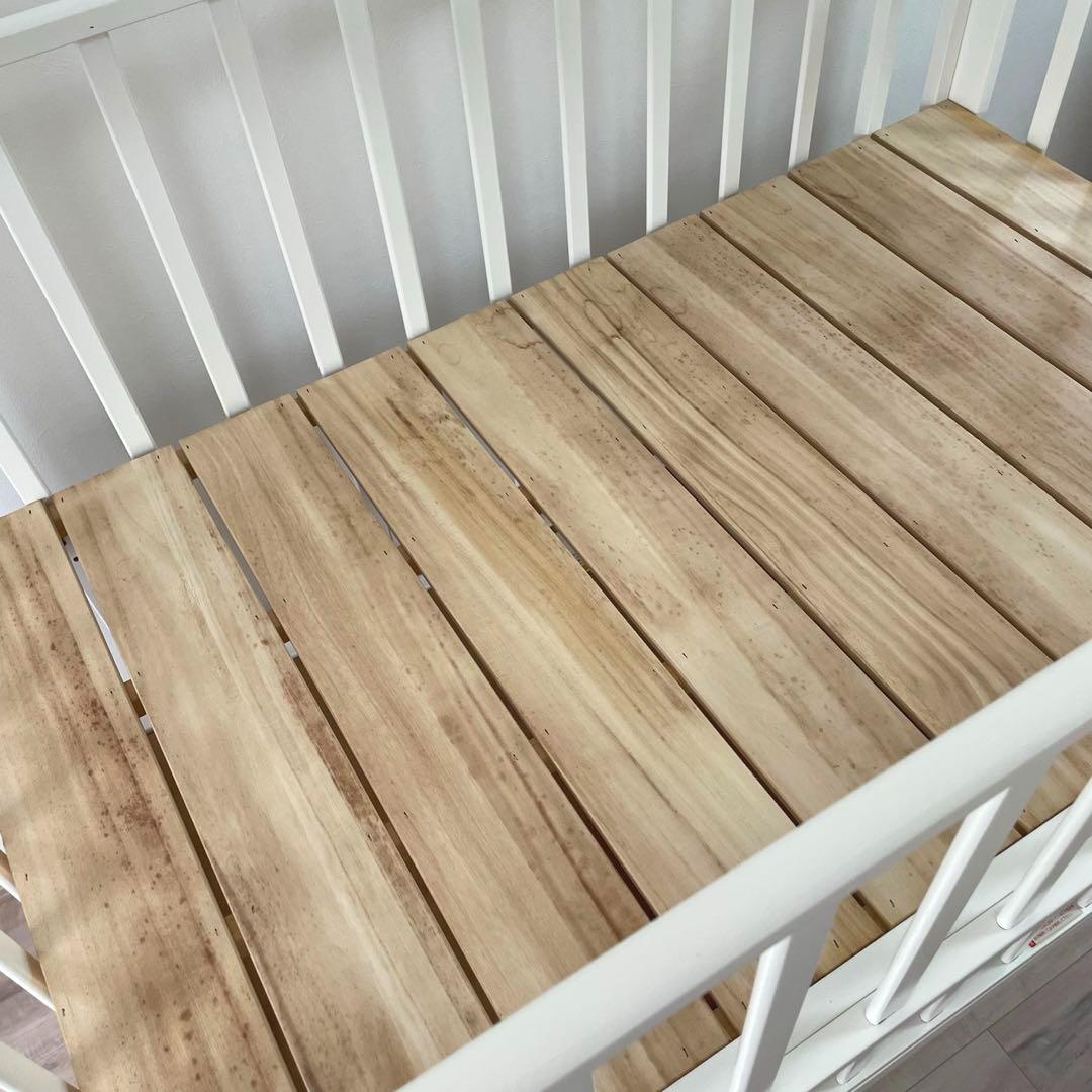 【人気商品】カトージ　ホワイト　 ハイシートベビーベッド