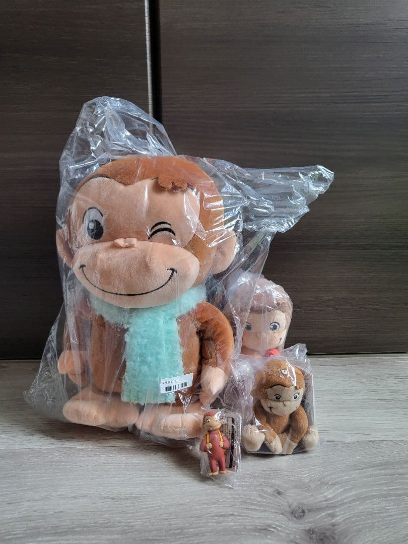 おさるのジョージぬいぐるみ大中小、フィギュアセット 新品未使用豪華4点セット