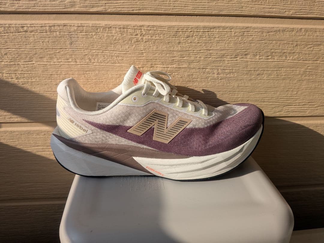 ニューバランス FuelCell Rebel v5