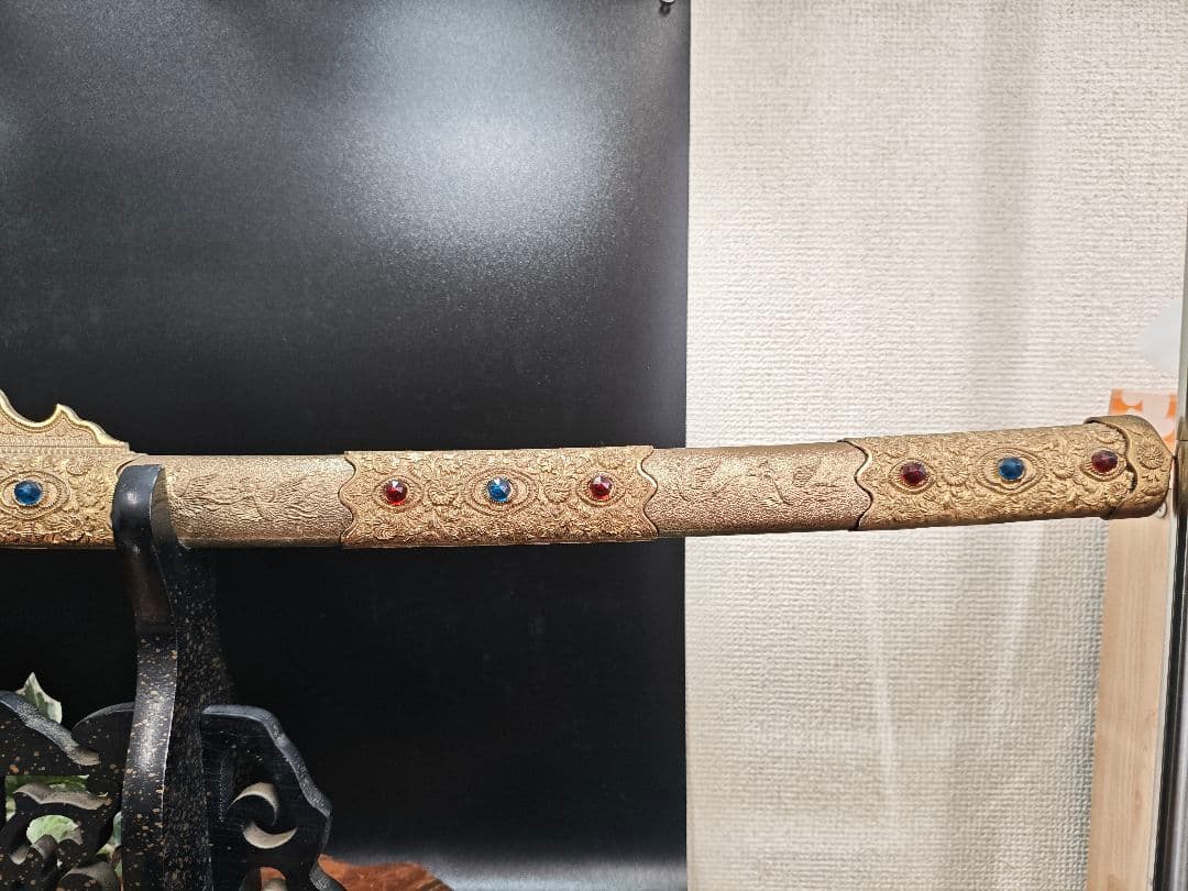 国宝原寸大複製 黄金梨子地螺鈿餝剣 模造刀 レプリカ 展示台付き 木箱付A028