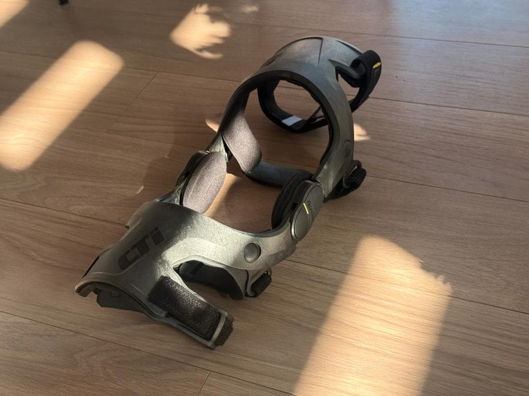 Össur（オッサー）CTi 3 ・ 膝装具 ニーブレース 右膝用 ブラック