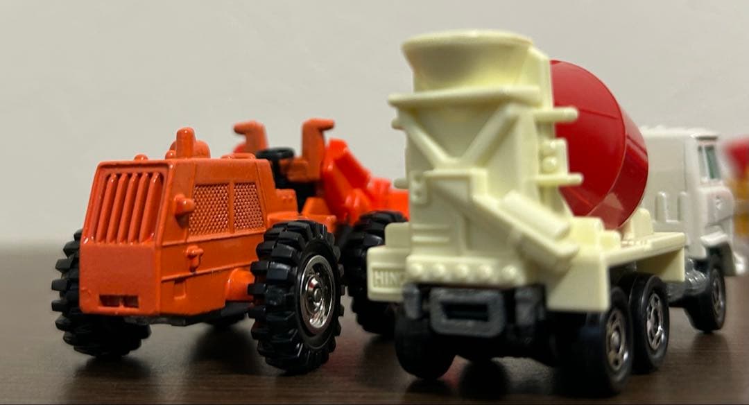 トミカ ギフトセット デラックス建設車セット 工事標識付