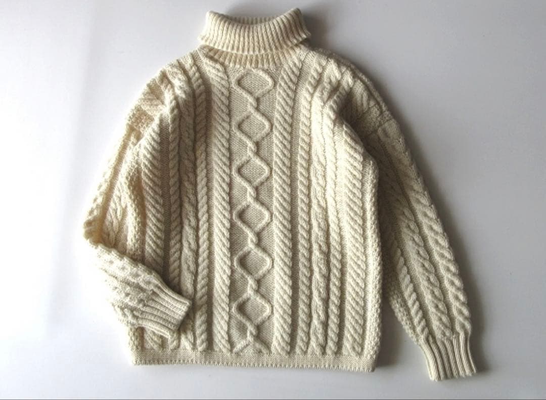 Guernsey Woollens アイボリー タートルネックセーター