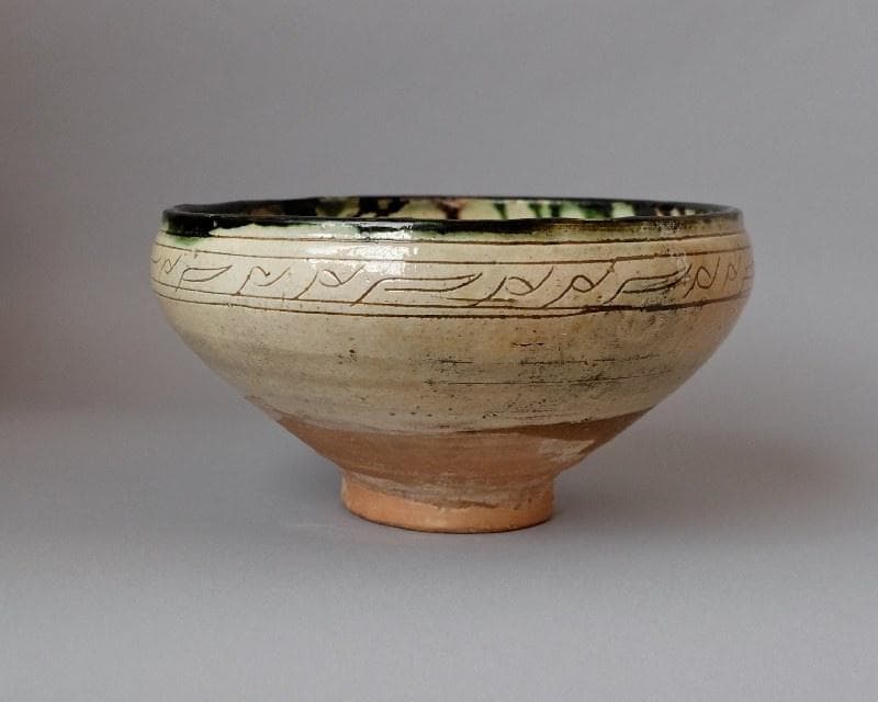 ☆☆☆イスラム陶☆二彩・線刻の花文の鉢