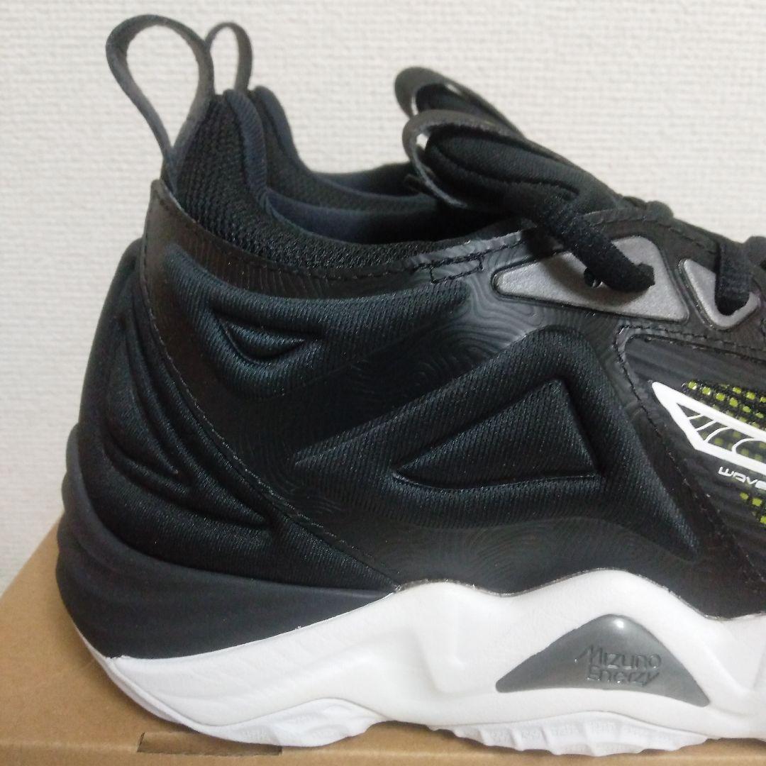 ミズノバレーボールシューズ　ウエーブモーメンタム３　27.0cm